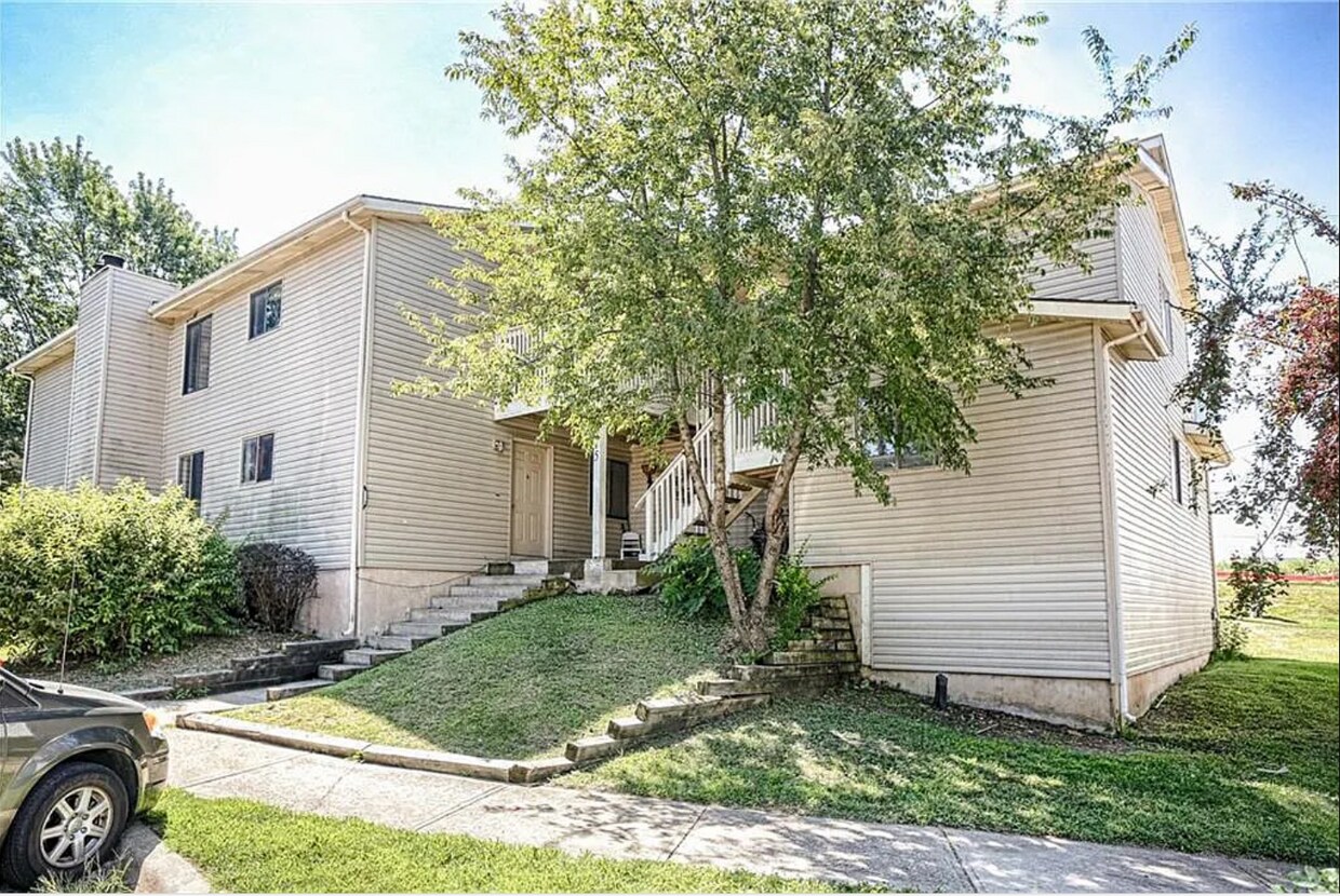 1315 E 123rd Ter, Olathe, KS 66061 Townhome Rentals in Olathe KS