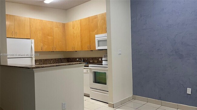 Foto del edificio - 805 NE 199th St