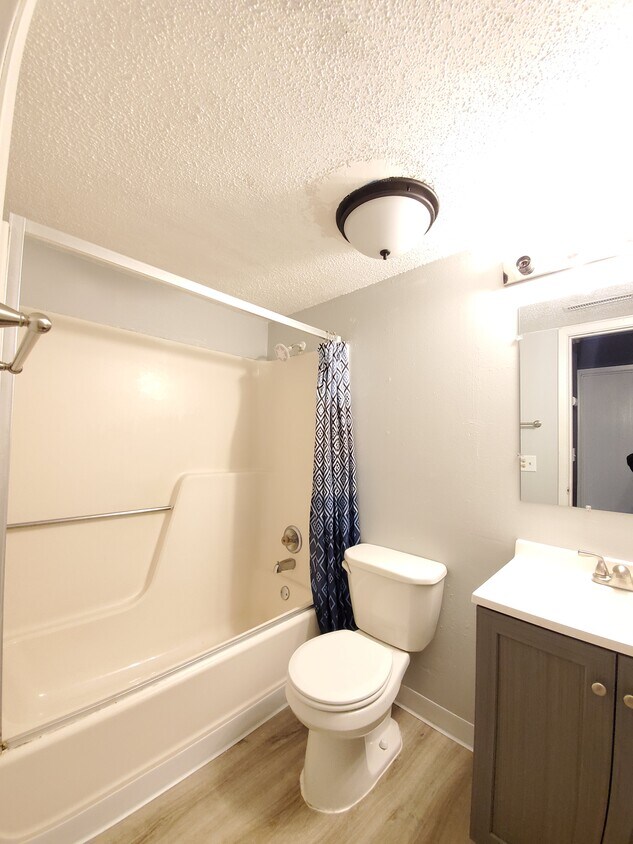 Bathroom - 406 Plaza Heights Rd