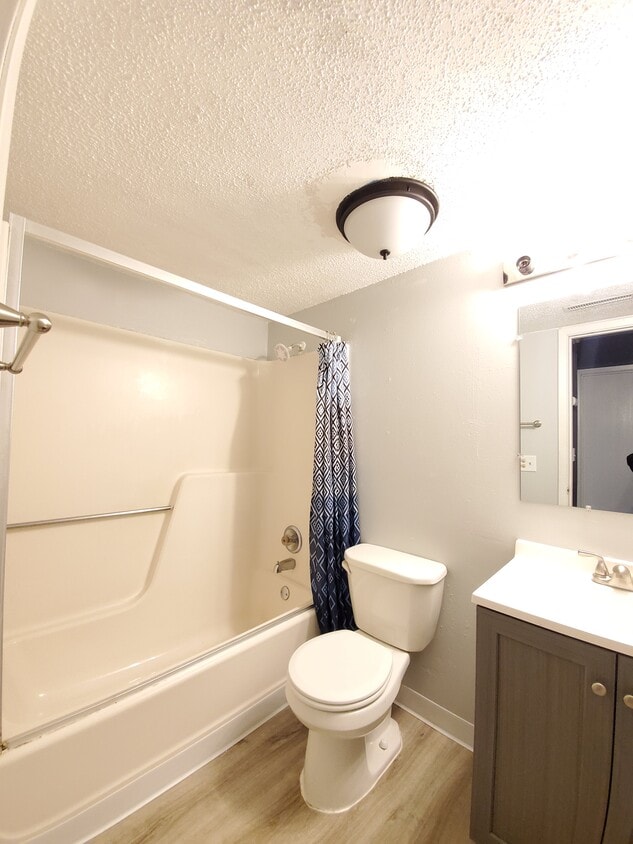 Bathroom - 406 Plaza Heights Rd