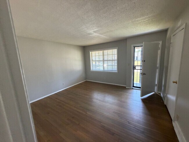 Foto del edificio - 4372 Deerland St