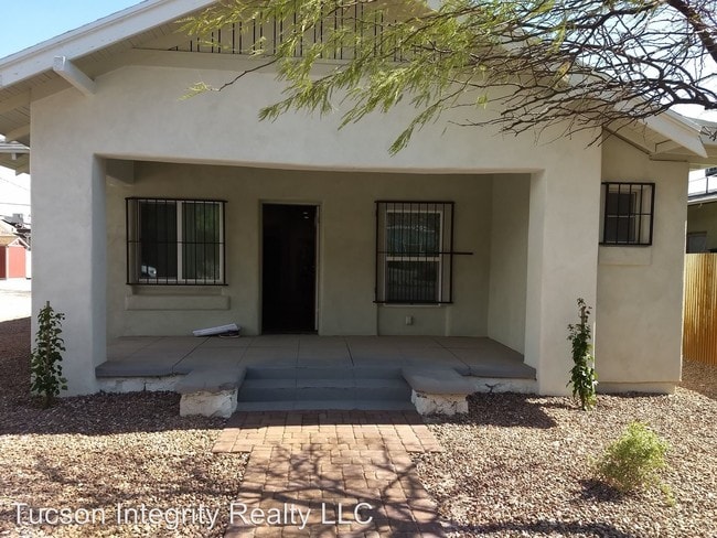 Building Photo - 8 br, 6 bath Room For Rent - 836 E 6th Street
