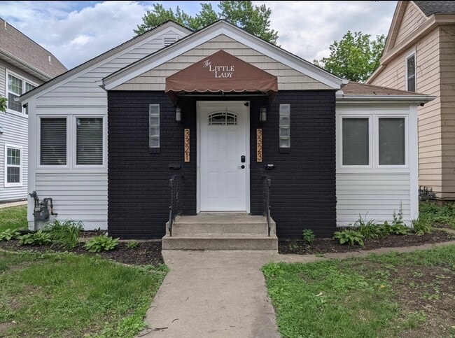 Building Photo - 3323 Bryant Ave S