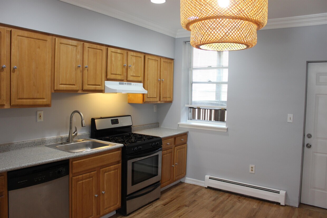 Foto principal - 182 Christopher Columbus Dr