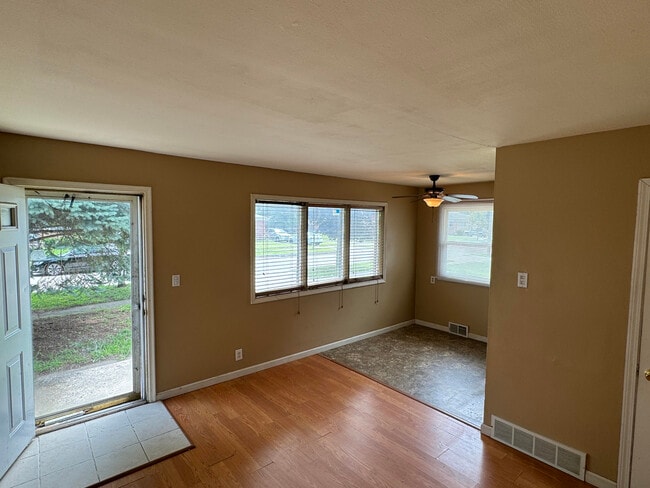 Building Photo - 2264 Stieber St