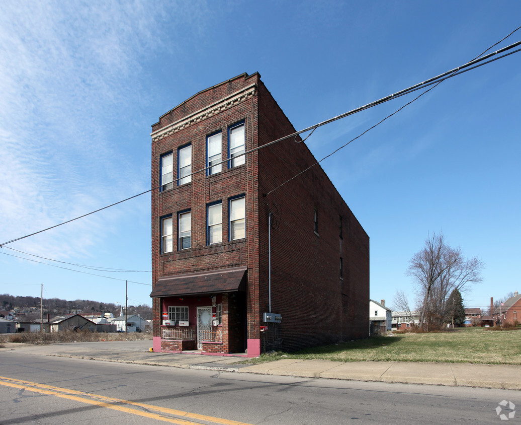 Building Photo - 16 W Long Ave