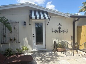 Building Photo - 2565 Meadow Rd