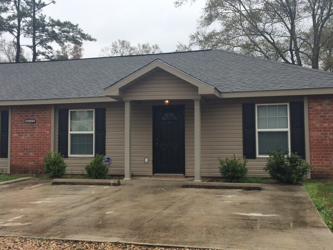 Foto principal - 45125 Durbin Rd