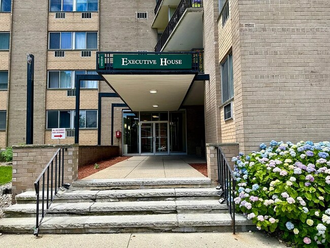 Building Photo - 1025 Hancock St