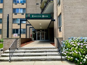 Building Photo - 1025 Hancock St