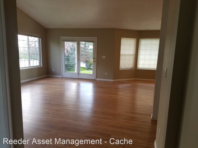 Building Photo - 4 br, 3.5 bath House - 1274 Orchard Heights