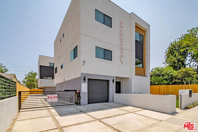 Foto del edificio - 11522 1/2 Emelita St