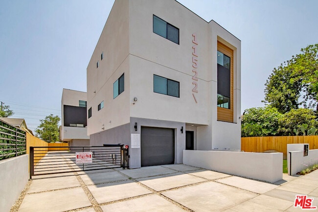 Foto del edificio - 11522 Emelita St