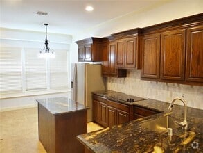 Building Photo - 831 San Clemente
