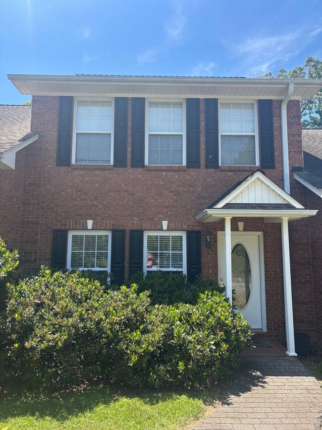 Building Photo - 277 N Oak Ave