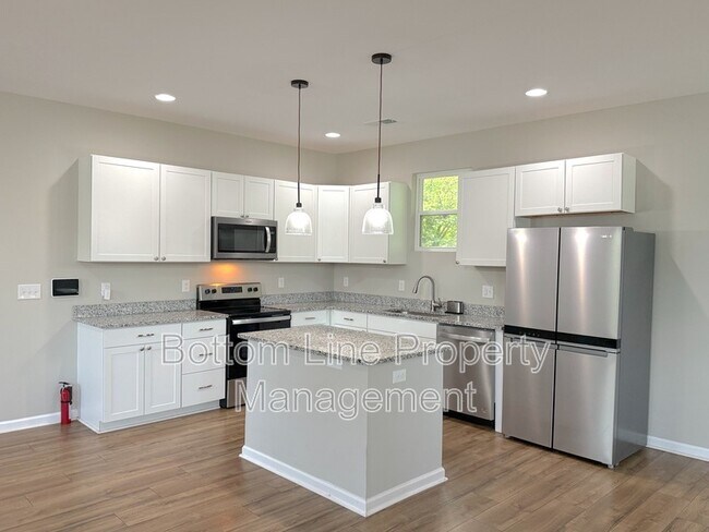 Foto del edificio - 641 Central Dr NW