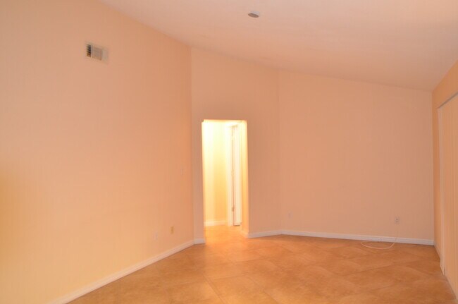 Foto del edificio - Cute and Updated 3/2 House with Pool in Willow Creek (Loch Hart Area)