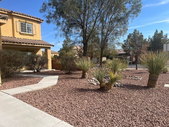 Foto del edificio - Rare 6 bedroom rental in gated community