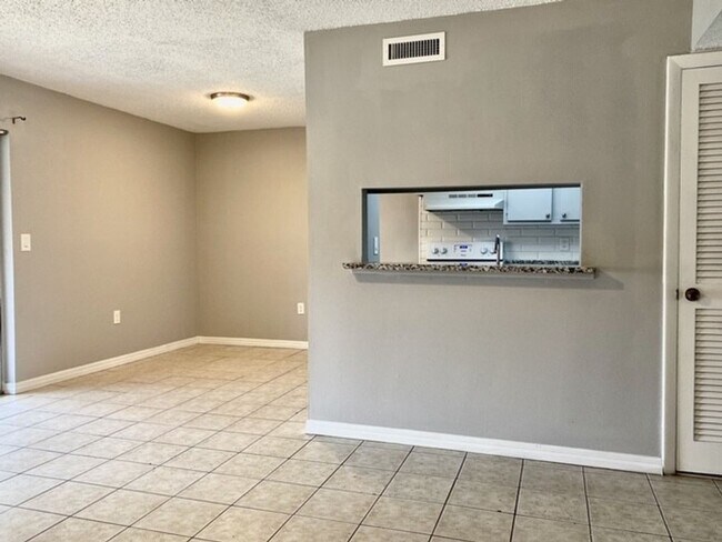 Building Photo - 1 Bed/1 Bath Condo For Rent at Marbeya Clu...