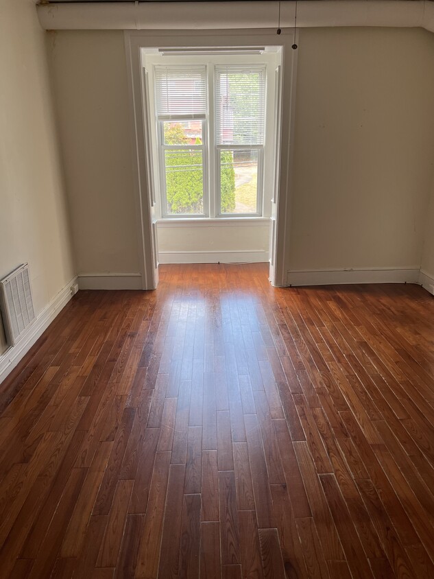 Living Room - 105 Laurel Hill Ave