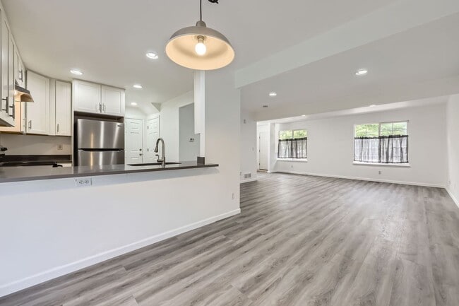 Foto del edificio - 5205 Dudley St