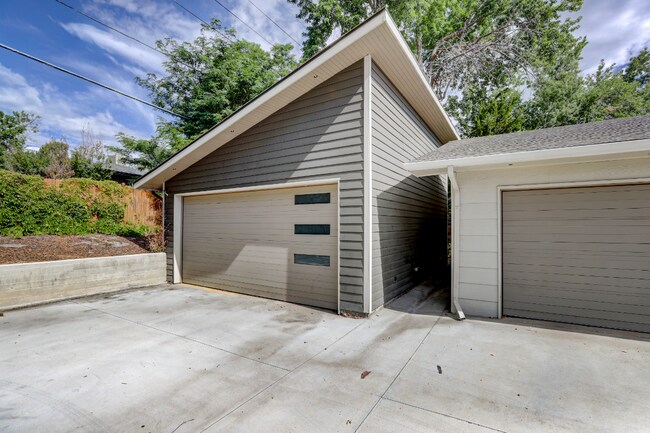 Foto del edificio - Spacious & Modern Home in Crestmoor Park!