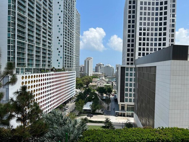 Foto del edificio - 68 SE 6th St