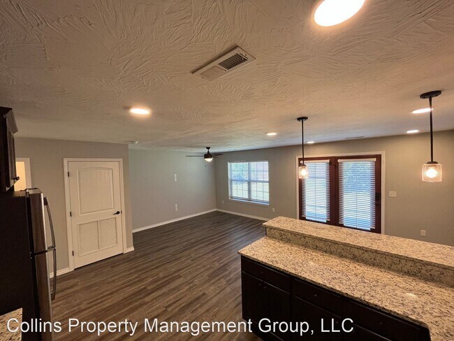 Building Photo - 3 br, 2.5 bath House - 1302 S. Lexington A...