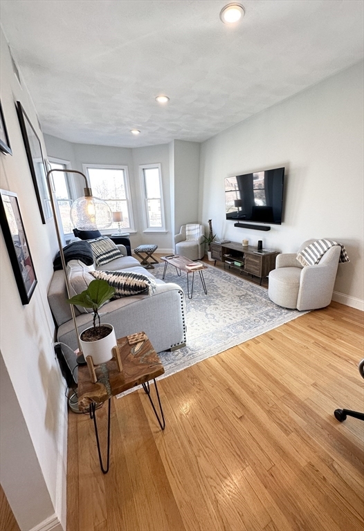 Foto del edificio - 587 E 4th St