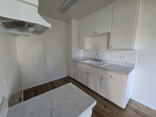Foto del edificio - 13531 Wyandotte St