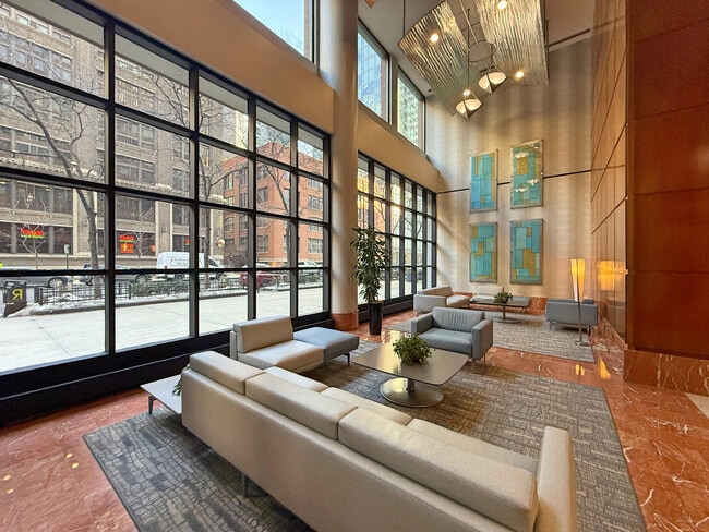 Foto del edificio - 211 E Ohio St