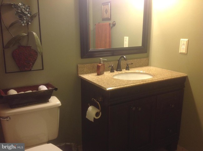 Foto del edificio - 1516 Summerchase Ct