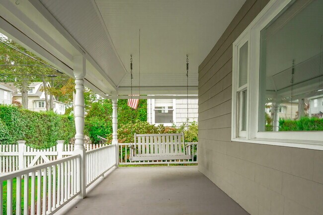 Building Photo - 27 Ensign Rd