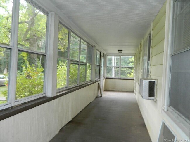 Building Photo - 76 Round Hill Rd