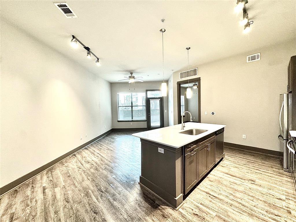 Foto principal - 5454 Washington Ave