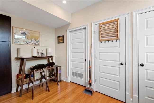 Building Photo - 2 bedroom in Chicago IL 60647