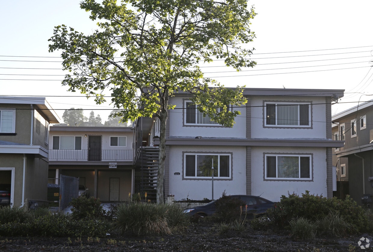Primary Photo - 9874 Bancroft Ave