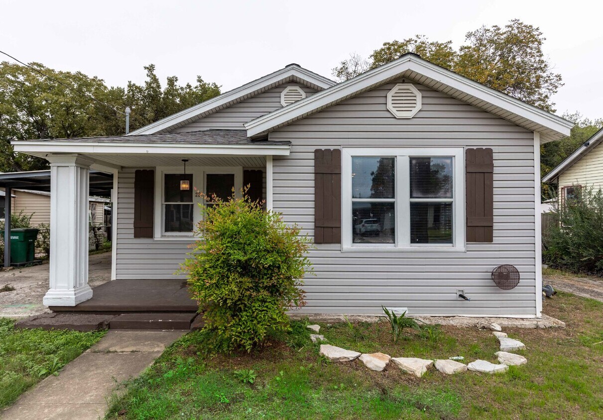 Primary Photo - 226 Jennings Ave