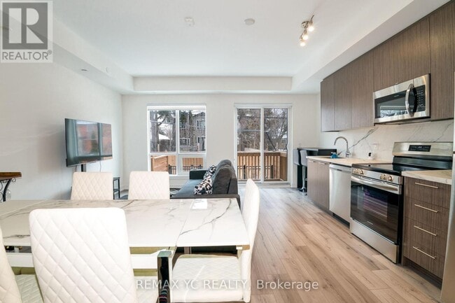 Photo du bâtiment - 851 Sheppard Ave W