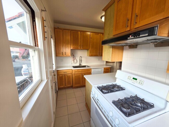 Foto del edificio - 1621 E 38th St