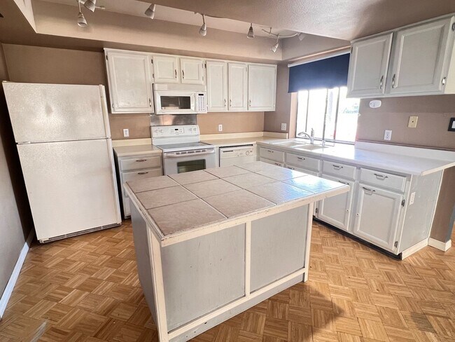 Building Photo - Great two master bedroom home near Charles...
