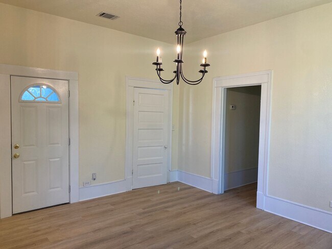 Foto del edificio - Renovated 3-Bedroom Home in Denver Heights