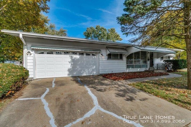 Building Photo - 1045 Rogers Ln