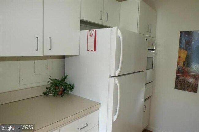 Foto del edificio - 10401 Grosvenor Pl