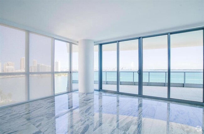 Building Photo - 1331 Brickell Bay Dr