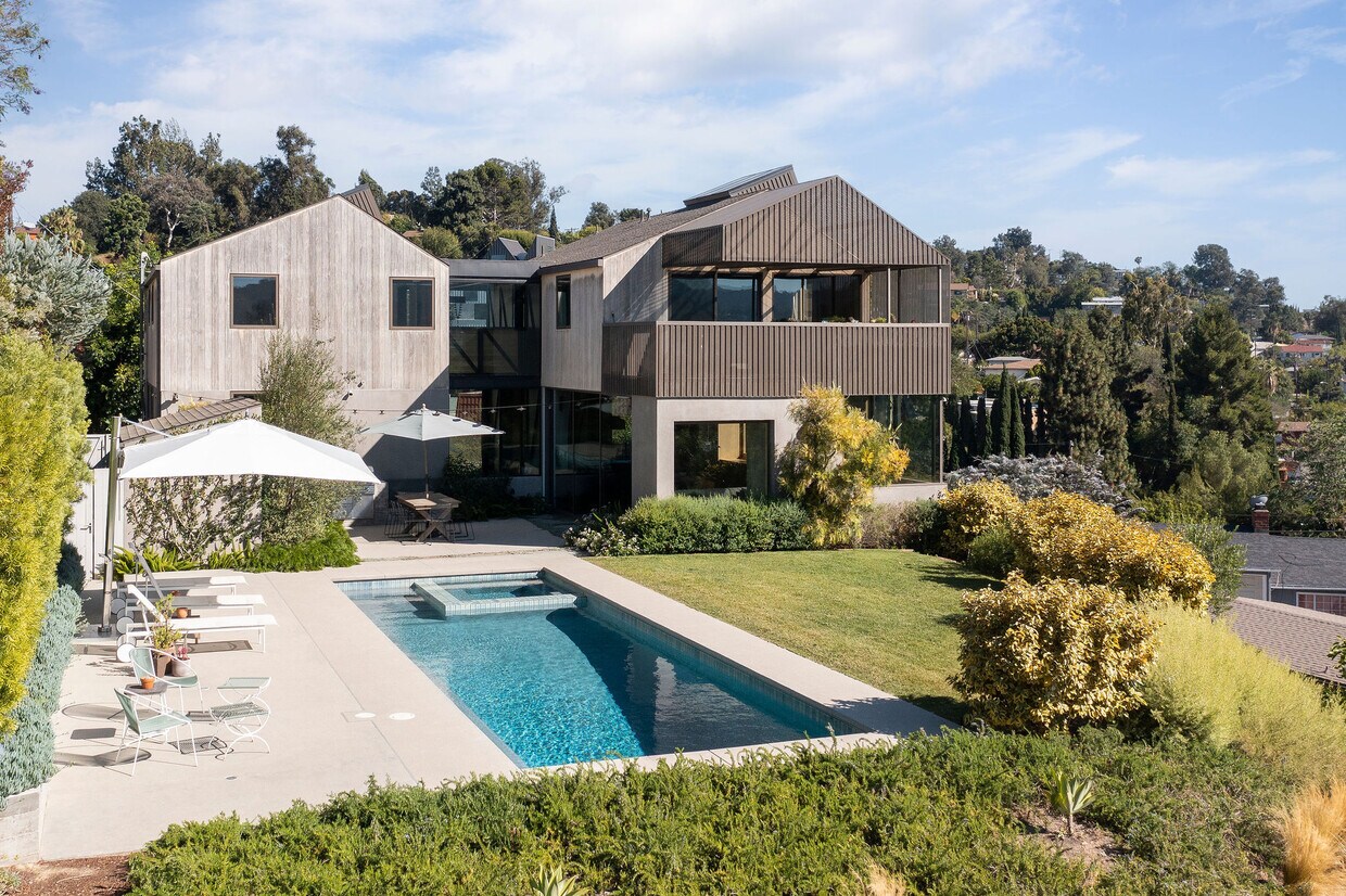 Foto principal - 2634 Silver Ridge Ave