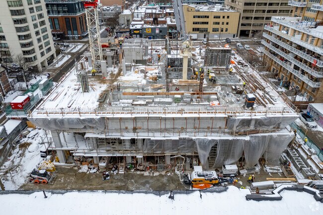 Photo du bâtiment - Yonge at Wellesley Station