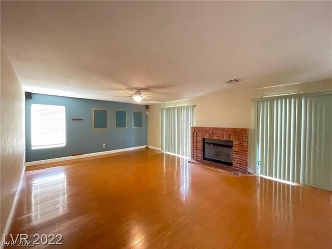 Foto del edificio - 3381 Biscayne Bay Dr