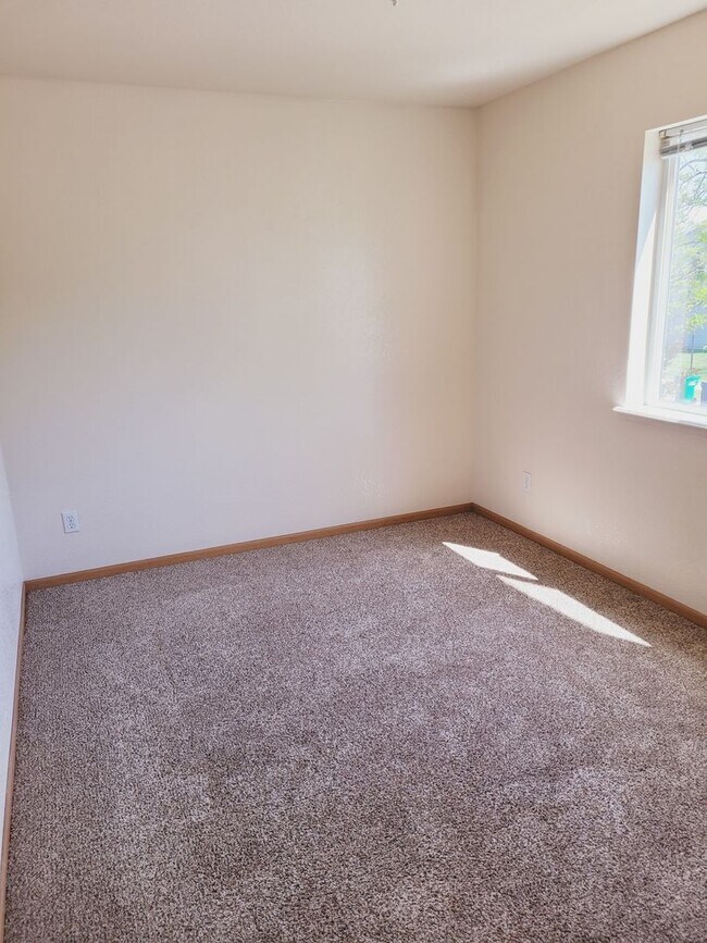 Foto del edificio - Bright & Convenient Townhouse Living!
