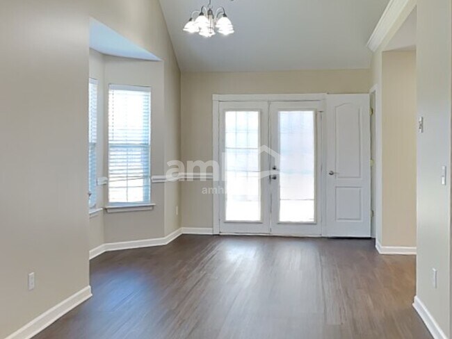 Foto del edificio - 1039 Saddle Wood Dr